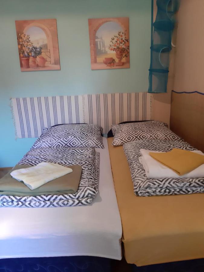 Andi Ueduelohaz Szolnok Bagian luar foto