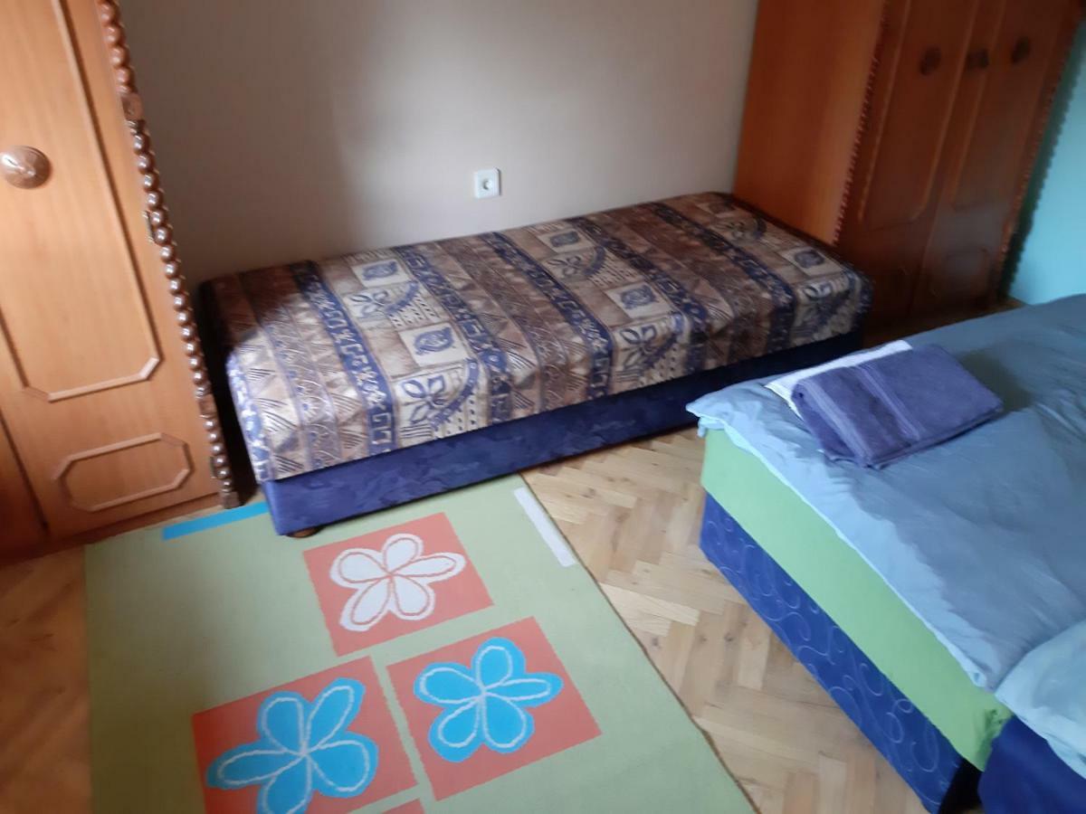Andi Ueduelohaz Szolnok Bagian luar foto