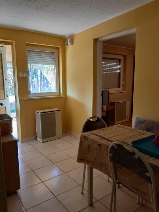 Andi Ueduelohaz Szolnok Bagian luar foto